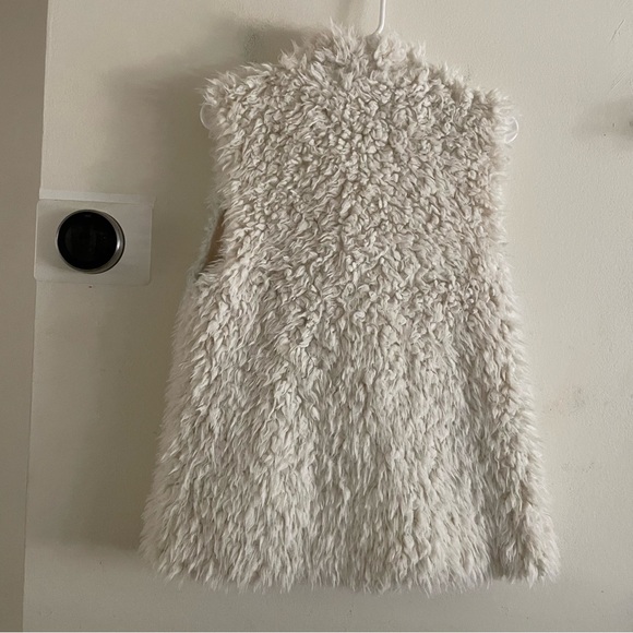 Johnny was Pete and Greta Sherpa vest size small - Picture 2 of 5